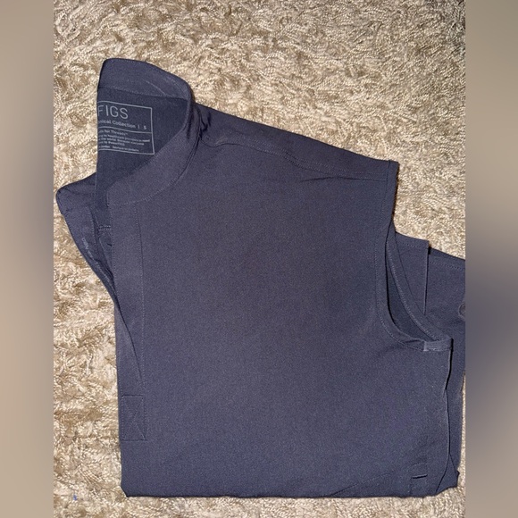 FIGS Rafaela Oversized Top - Picture 3 of 4